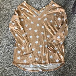 Off the Shoulder V-neck top with Stars. Sz M